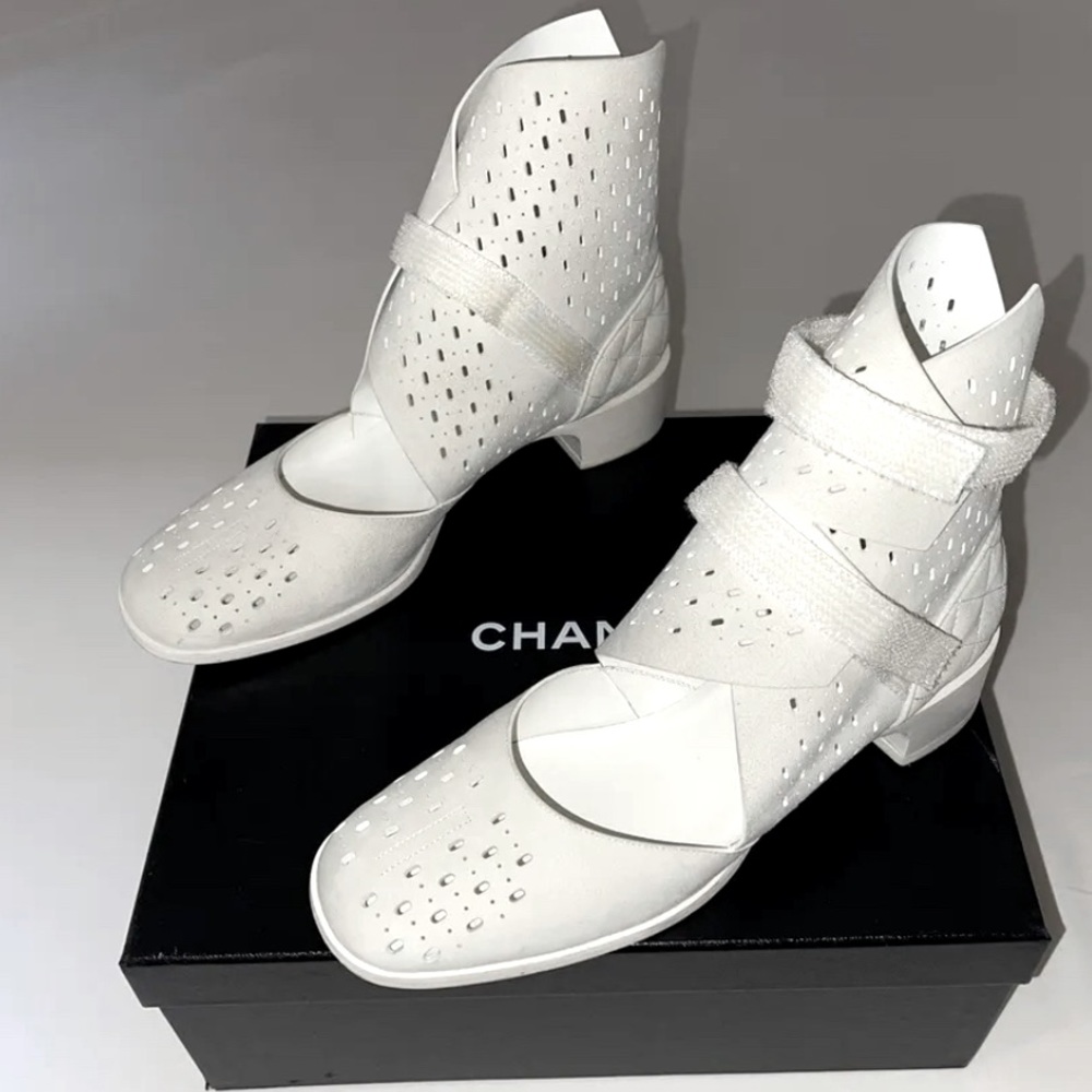 AUTHENTIC CHANEL 17S PERFORATED SUEDE WHITE SHORT BOOT $1125 42EU/12US